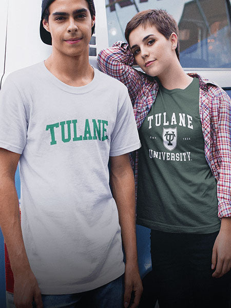 Two students wearing Tulane University T-shirts